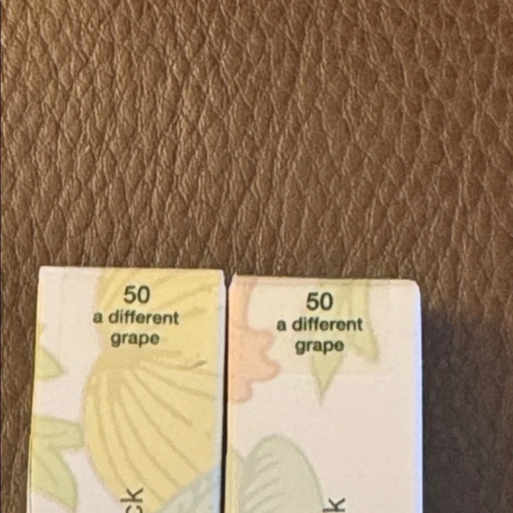 Clinique dramatically different lipstick shaping lip color “a different grape”